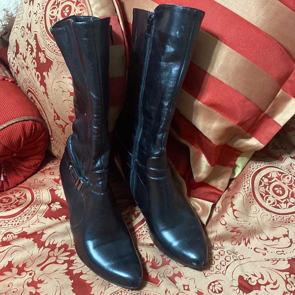 Concert ladies black heel zippered boots with side buckle design; size 8 1/2M